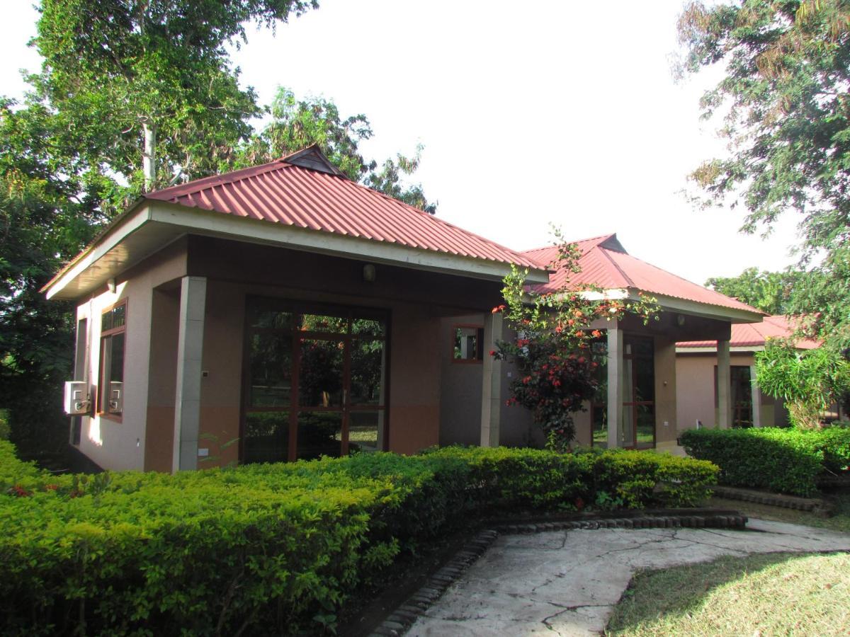 Mikumi Resort Hotel ภายนอก รูปภาพ